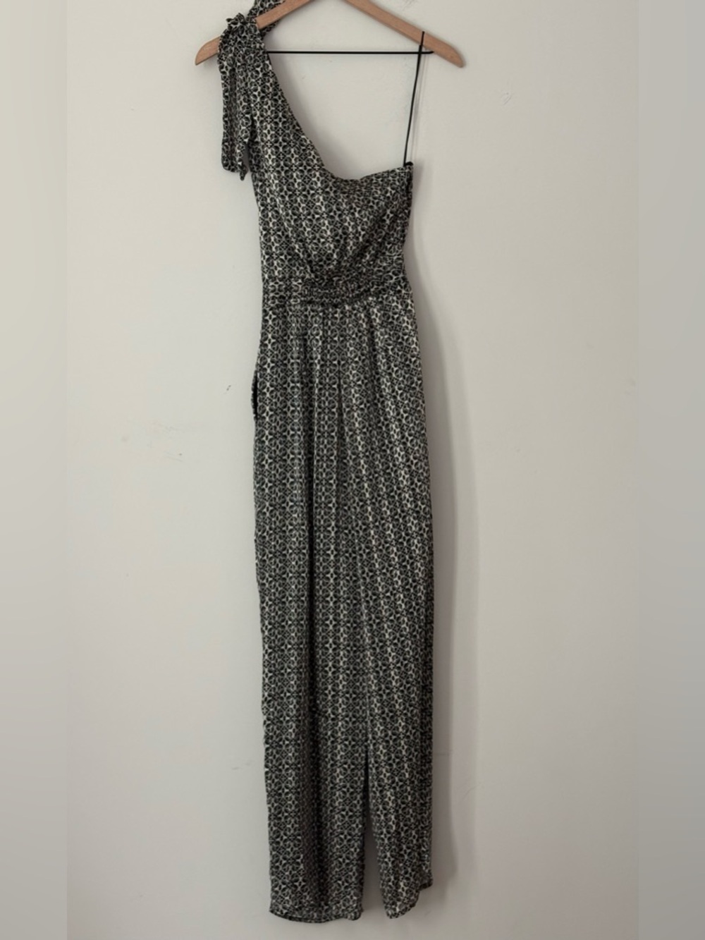 Lost + Wander One Shoulder Jumpsuit NWT - Picture 4 of 14